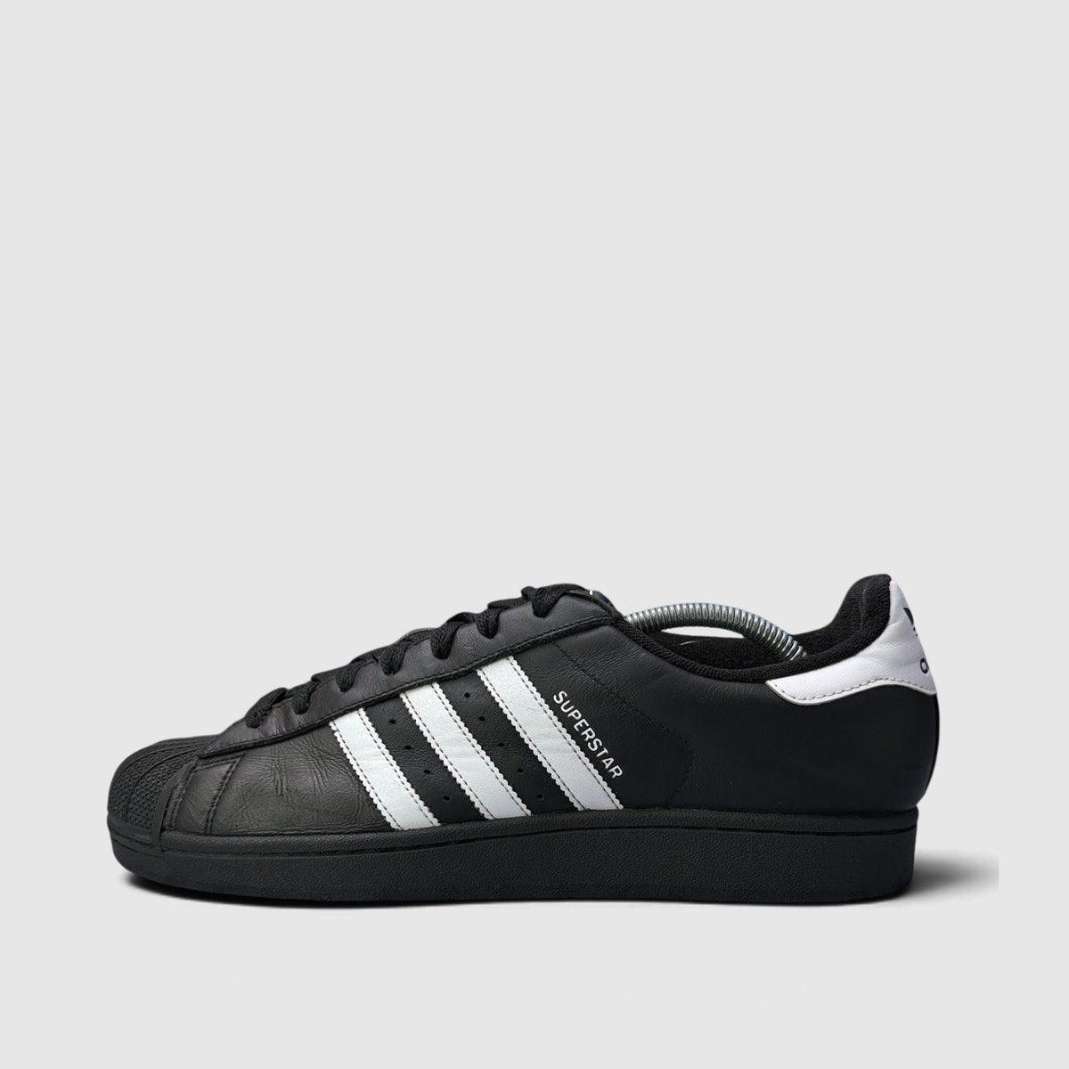 Adidas Superstar II Black White, buty sportowe męskie w bardzo dobrym stanie rozmiar 44 2/3, boczny profil, lewa strona
