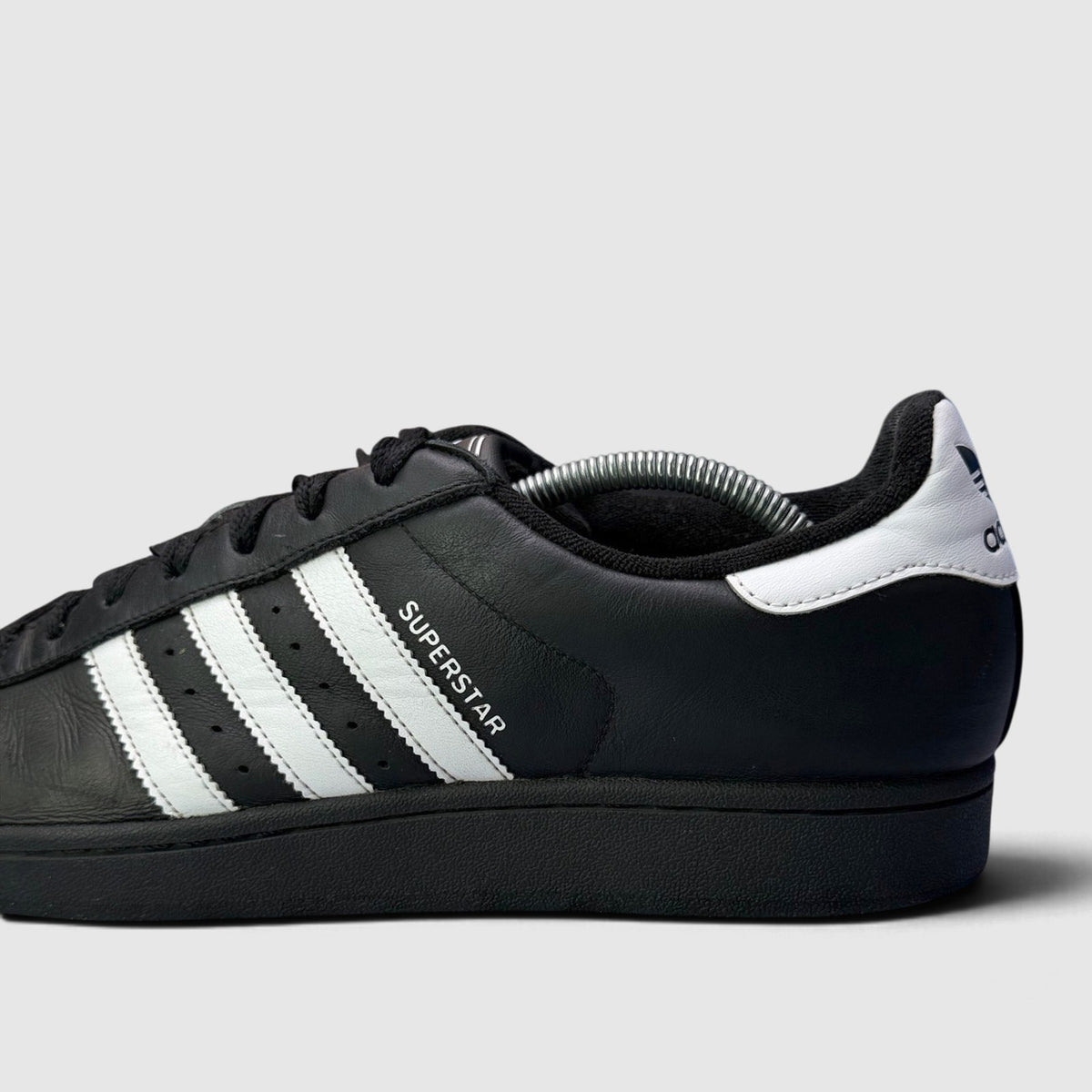 Adidas Superstar II Black White, buty sportowe męskie w bardzo dobrym stanie rozmiar 44 2/3, boczny profil, lewa strona