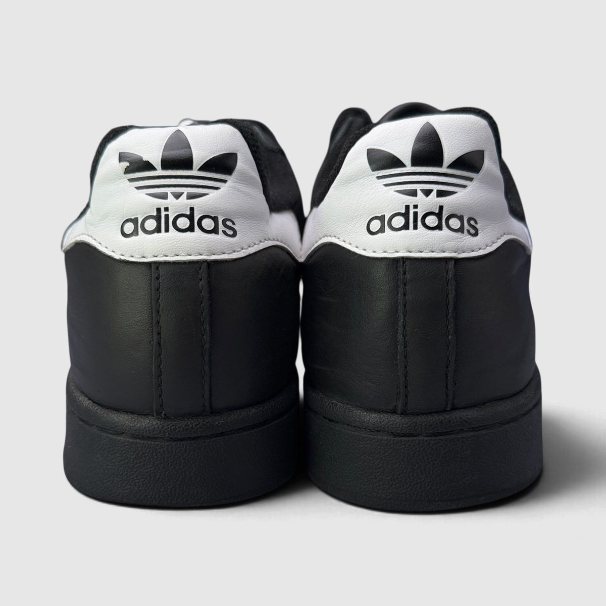 Adidas Superstar II Black White, buty sportowe męskie w bardzo dobrym stanie rozmiar 42 2/3, widok z tyłu