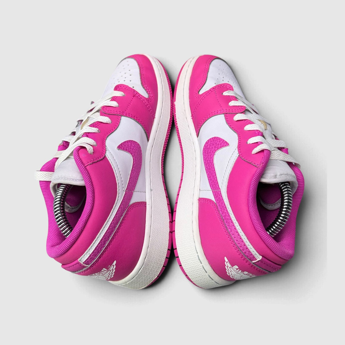 Nike Air Jordan 1 Low Fire Pink, buty sportowe damskie w bardzo dobrym stanie rozmiar 37.5, para butów