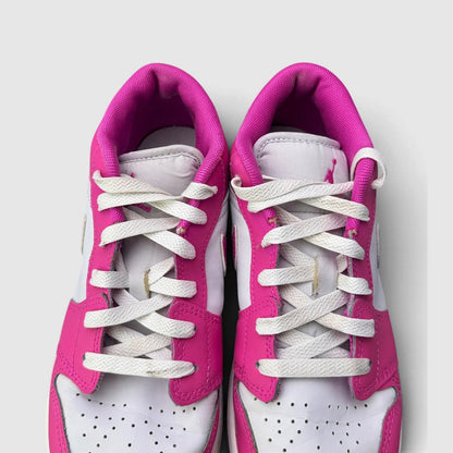 Nike Air Jordan 1 Low Fire Pink, buty sportowe damskie w bardzo dobrym stanie rozmiar 37.5, widok z góry