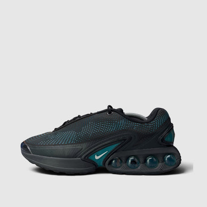 Nike Air Max DN, buty sportowe męskie w bardzo dobrym stanie rozmiar 45.5, boczny profil, lewa strona
