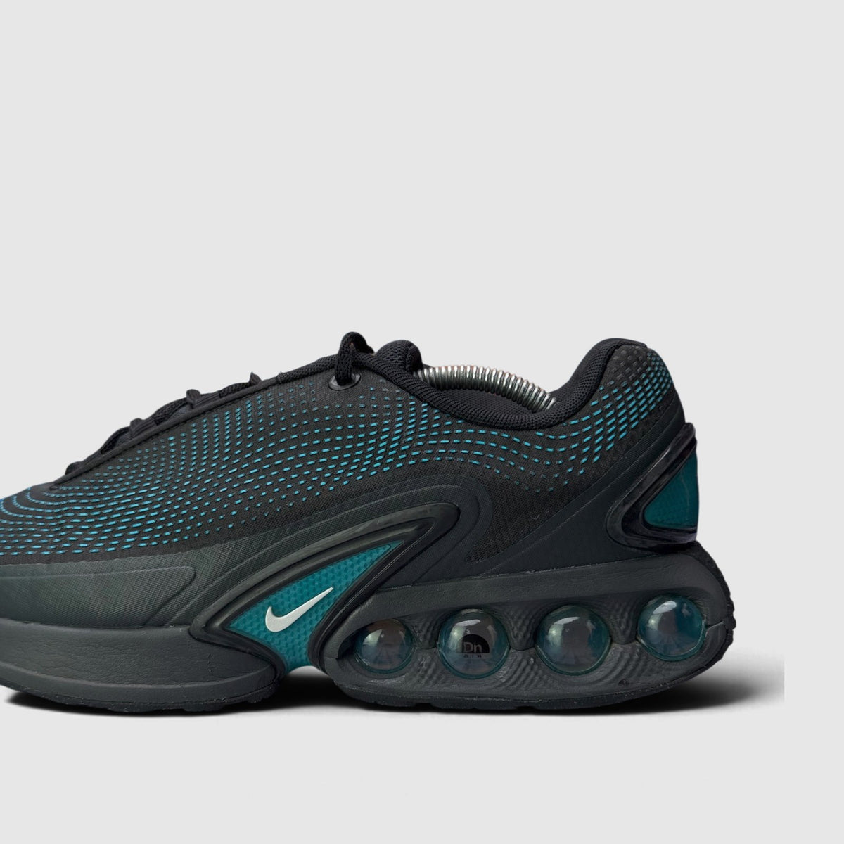 Nike Air Max DN, buty sportowe męskie w bardzo dobrym stanie rozmiar 45.5, boczny profil, prawa strona