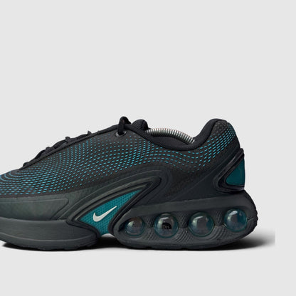 Nike Air Max DN, buty sportowe męskie w bardzo dobrym stanie rozmiar 45.5, boczny profil, prawa strona