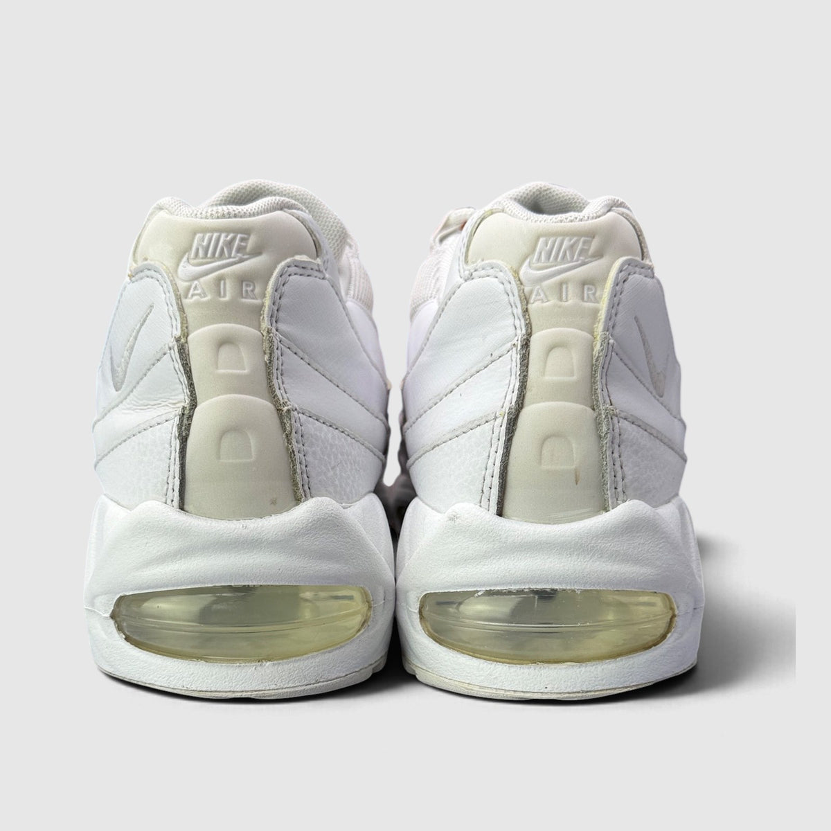 Nike Air Max 95 Triple White, buty sportowe męskie w bardzo dobrym stanie rozmiar 44, widok z tyłu