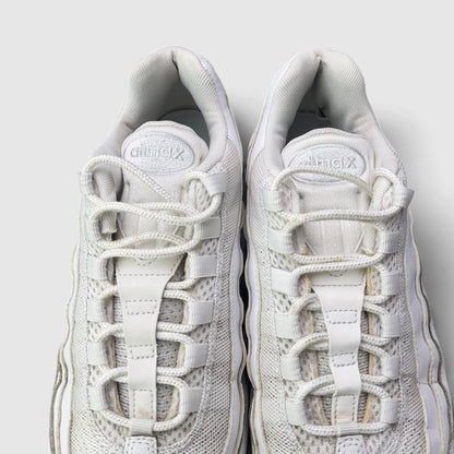 Nike Air Max 95 Triple White, buty sportowe męskie w bardzo dobrym stanie rozmiar 44, widok z góry
