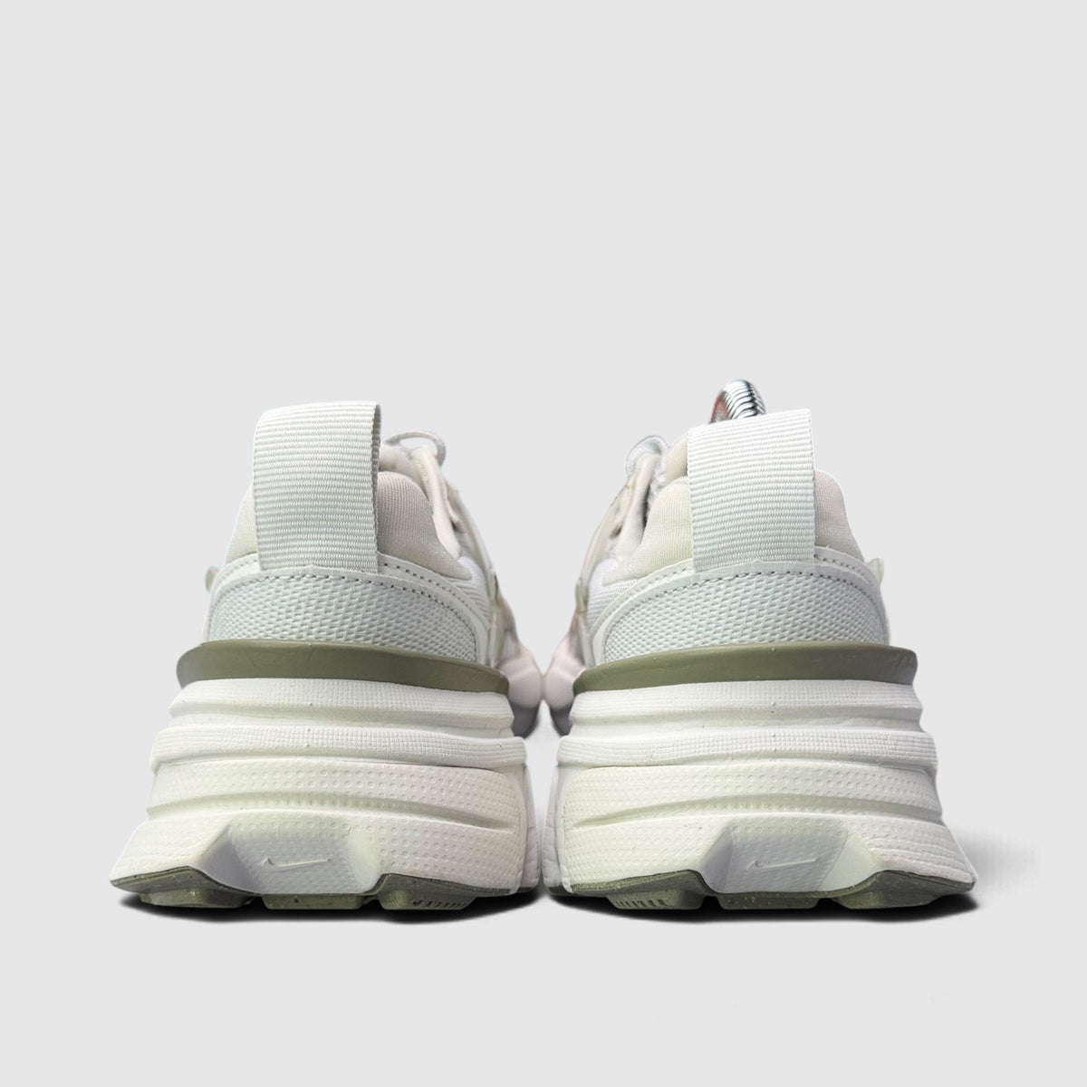 Nike V2K Run Photon Dust, buty sportowe damskie w bardzo dobrym stanie rozmiar 36.5, widok z tyłu