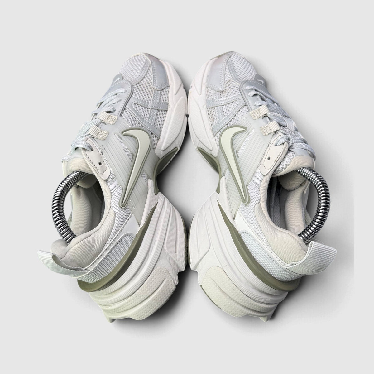 Nike V2K Run Photon Dust, buty sportowe damskie w bardzo dobrym stanie rozmiar 36.5, para butów
