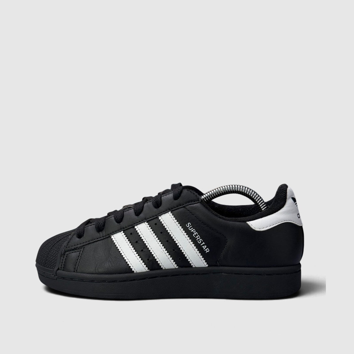 Adidas Superstar II Black White, buty sportowe damskie w bardzo dobrym stanie rozmiar 38 2/3, boczny profil, lewa strona