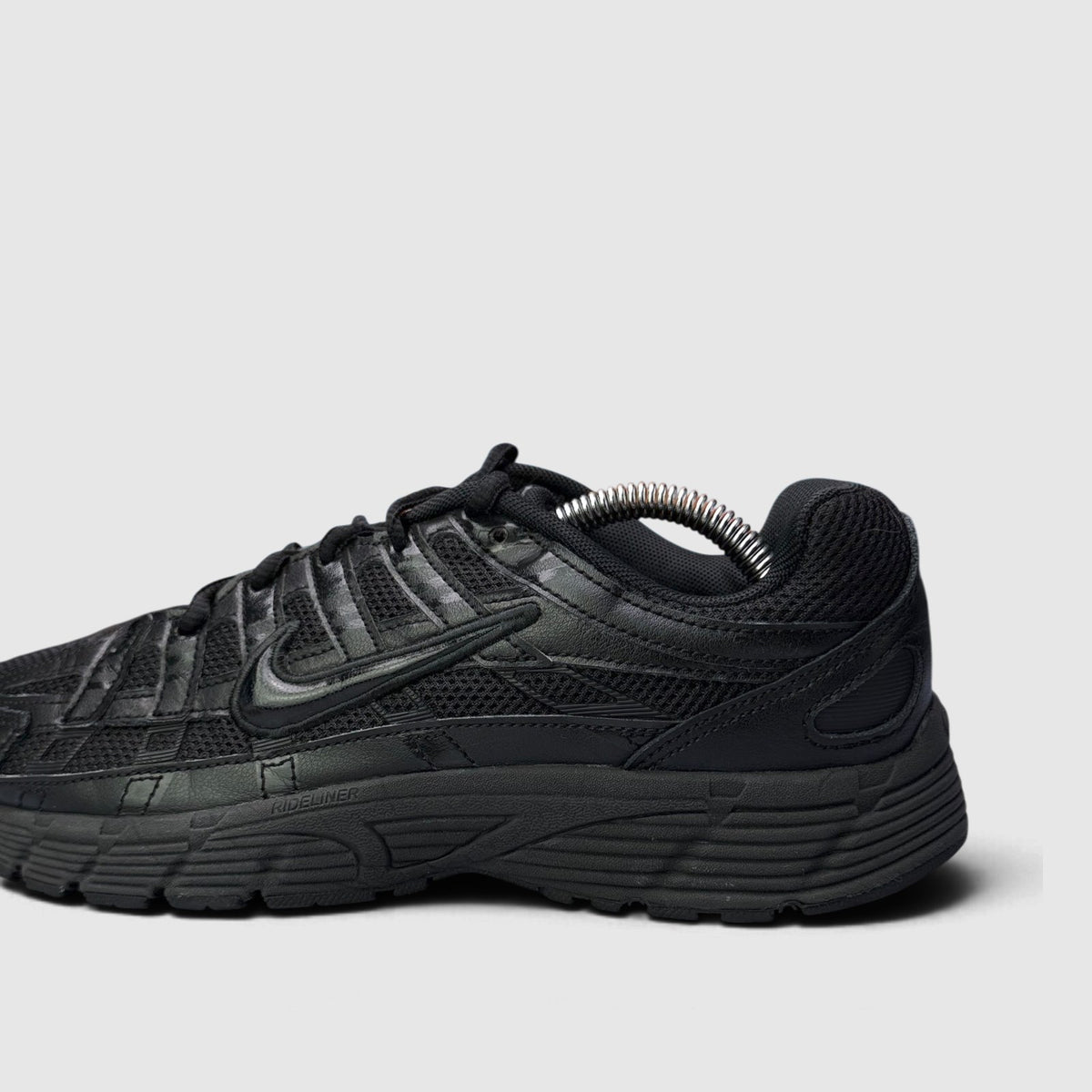 Nike P-6000, buty sportowe damskie w bardzo dobrym stanie rozmiar 39, boczny profil, prawa strona