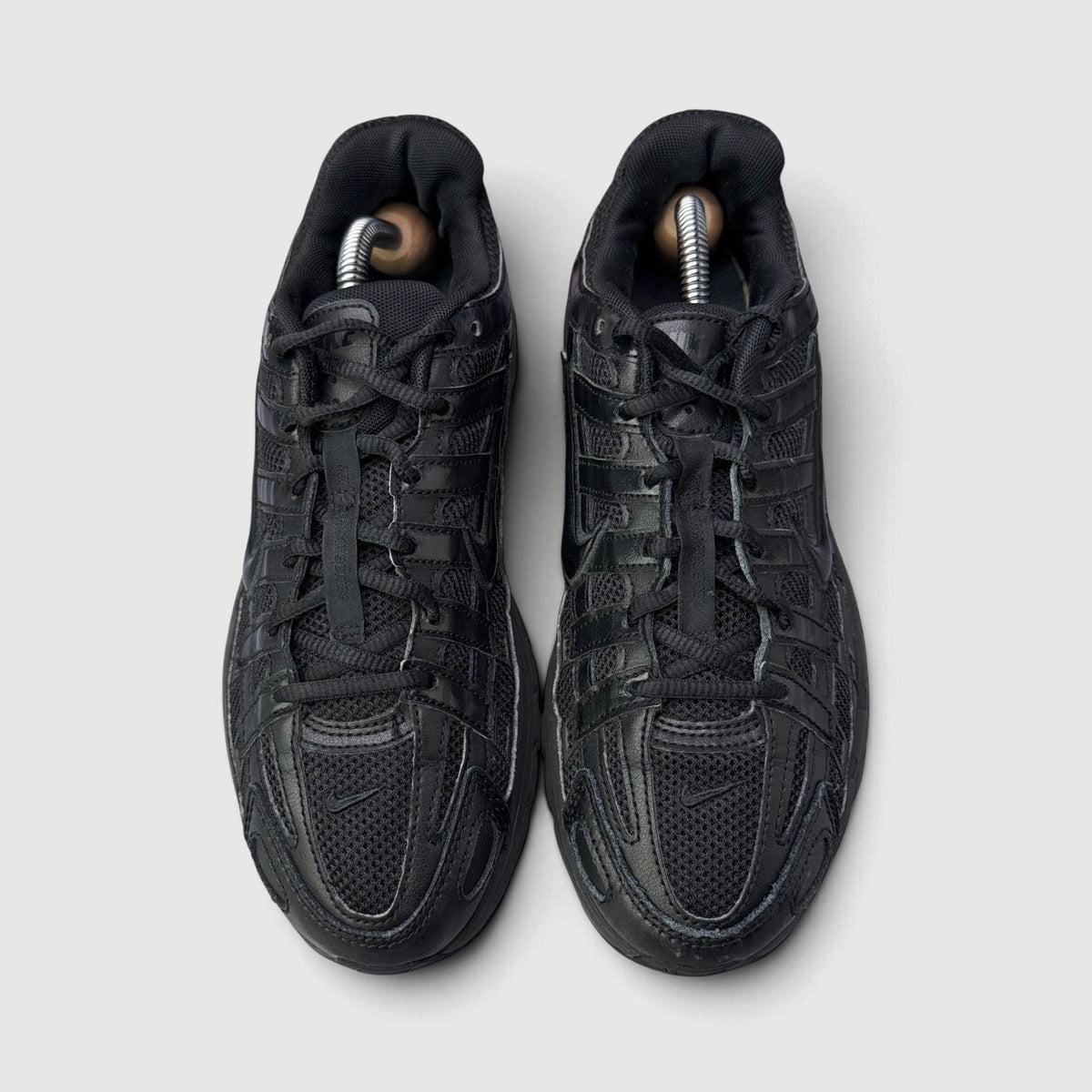 Nike P-6000, buty sportowe damskie w bardzo dobrym stanie rozmiar 39, widok z przodu