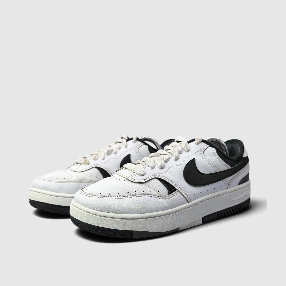 Nike Gamma Force, buty sportowe damskie w bardzo dobrym stanie rozmiar 39, para butów