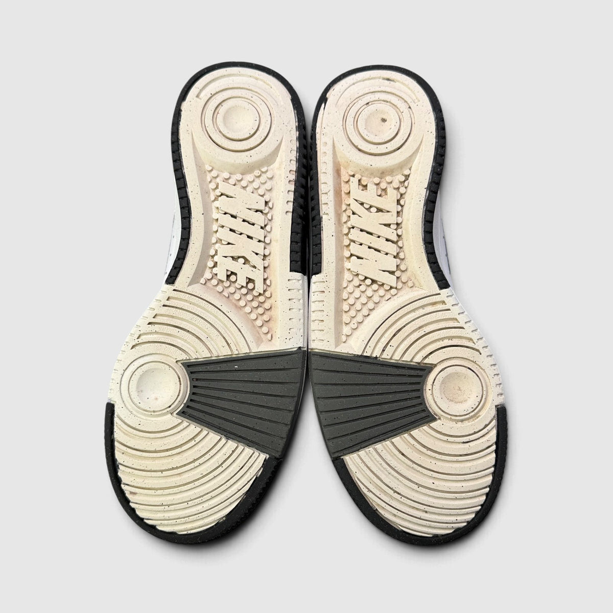 Nike Gamma Force, buty sportowe damskie w bardzo dobrym stanie rozmiar 39, podeszwa
