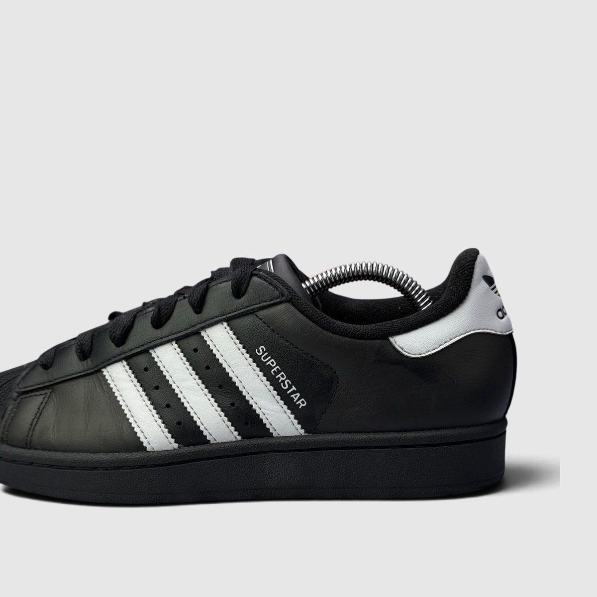 Adidas Superstar II Black White, buty sportowe damskie w bardzo dobrym stanie rozmiar 38 2/3, boczny profil, prawa strona