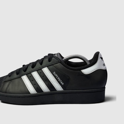 Adidas Superstar II Black White, buty sportowe damskie w bardzo dobrym stanie rozmiar 38 2/3, boczny profil, prawa strona