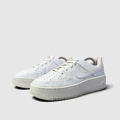 Nike Air Force 1 Sage Low Triple White, buty sportowe damskie w bardzo dobrym stanie rozmiar 39, para butów