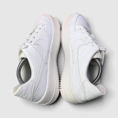 Nike Air Force 1 Sage Low Triple White, buty sportowe damskie w bardzo dobrym stanie rozmiar 39, widok z góry