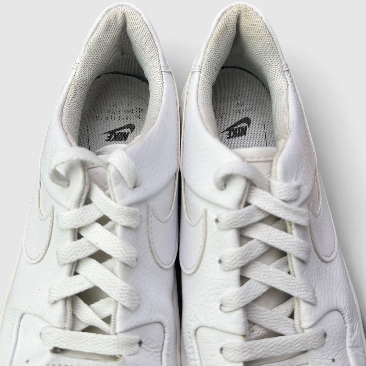 Nike Air Force 1 Sage Low Triple White, buty sportowe damskie w bardzo dobrym stanie rozmiar 39, wkładka