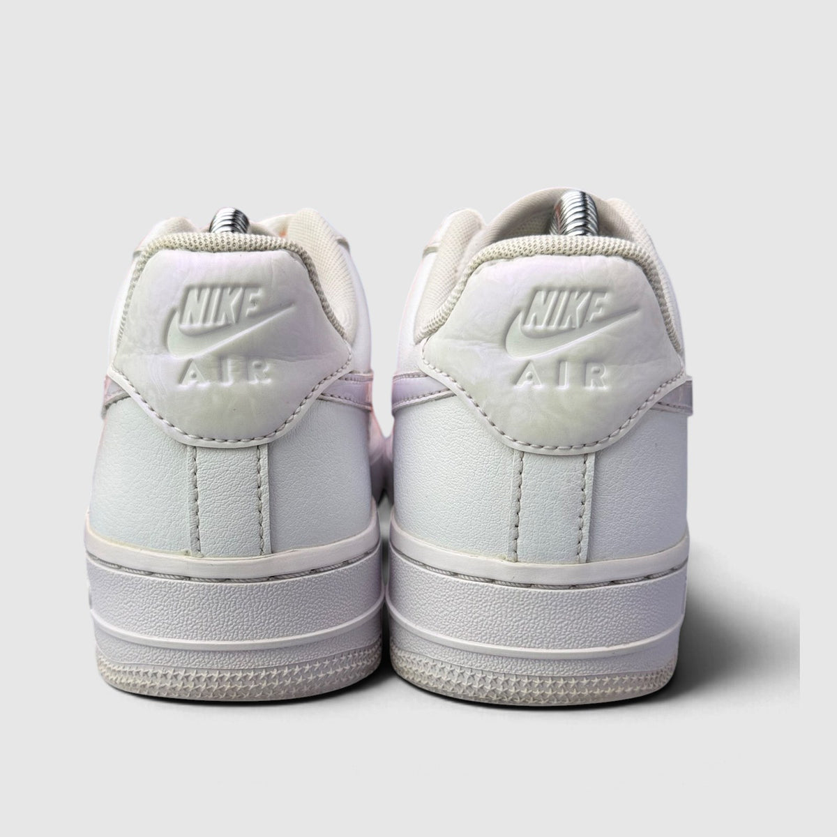 Nike Air Force 1 Low White Barely Grape, buty sportowe damskie w bardzo dobrym stanie rozmiar 36.5, widok z tyłu