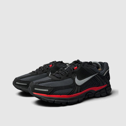 Nike Zoom Vomero 5 Bred, buty sportowe męskie w bardzo dobrym stanie rozmiar 44, para butów