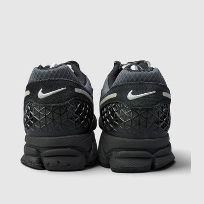 Nike Zoom Vomero 5 Bred, buty sportowe męskie w bardzo dobrym stanie rozmiar 44, widok z tyłu