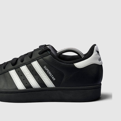 Adidas Superstar II Black White, buty sportowe damskie w bardzo dobrym stanie rozmiar 38 2/3, boczny profil, lewa strona