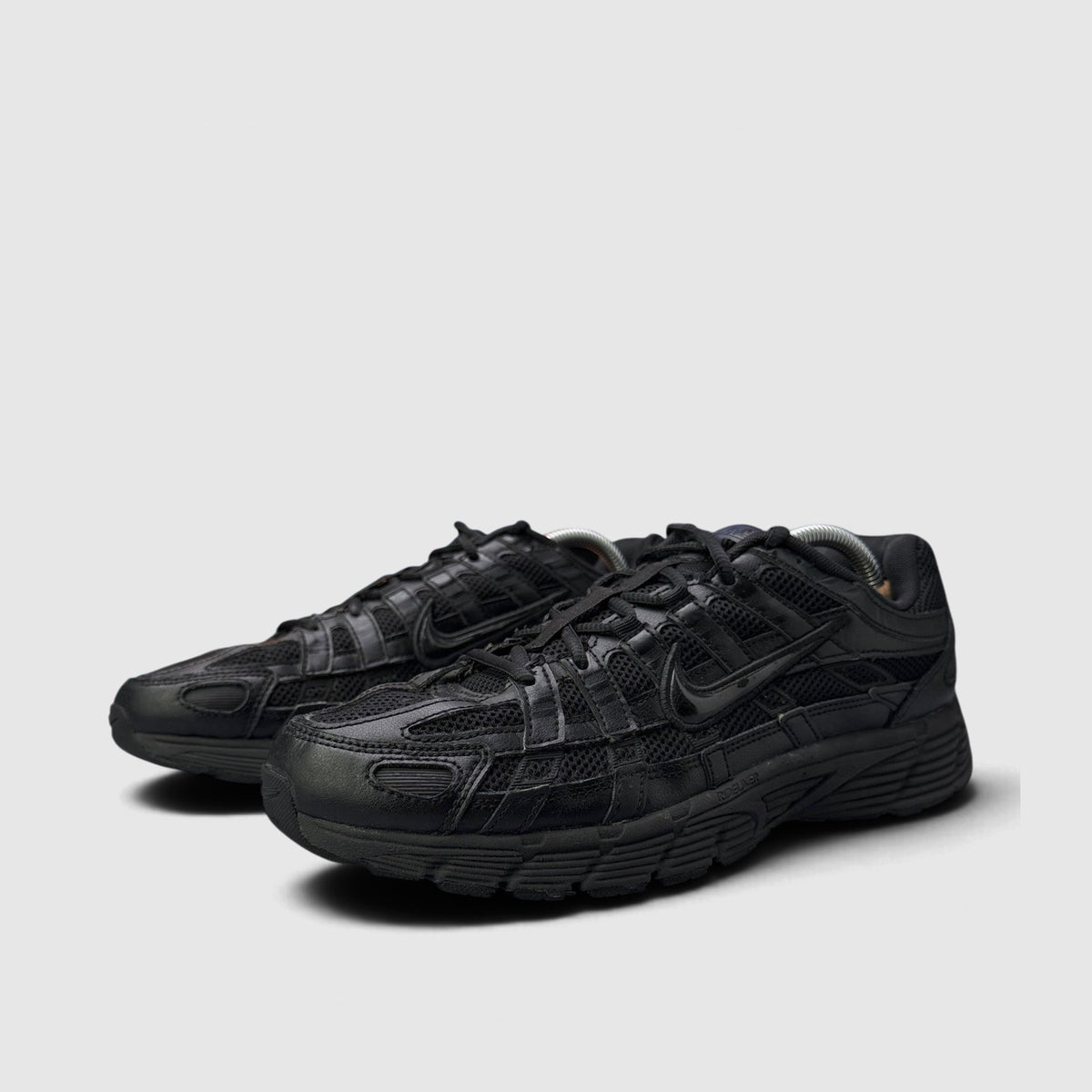 Nike P-6000 Black, buty sportowe męskie w bardzo dobrym stanie rozmiar 44, para butów