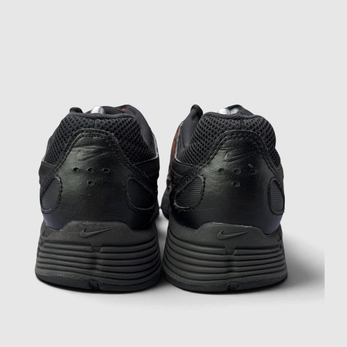 Nike P-6000 Black, buty sportowe męskie w bardzo dobrym stanie rozmiar 44, widok z tyłu