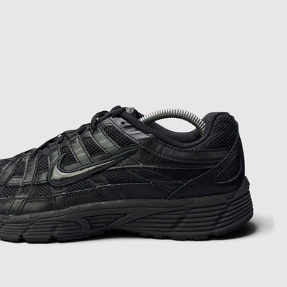 Nike P-6000 Black, buty sportowe męskie w bardzo dobrym stanie rozmiar 44, boczny profil, lewa strona