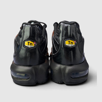 Nike Air Max Plus Triple Black, buty sportowe męskie w bardzo dobrym stanie rozmiar 43, widok z tyłu