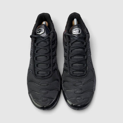 Nike Air Max Plus Triple Black, buty sportowe męskie w bardzo dobrym stanie rozmiar 43, widok z góry