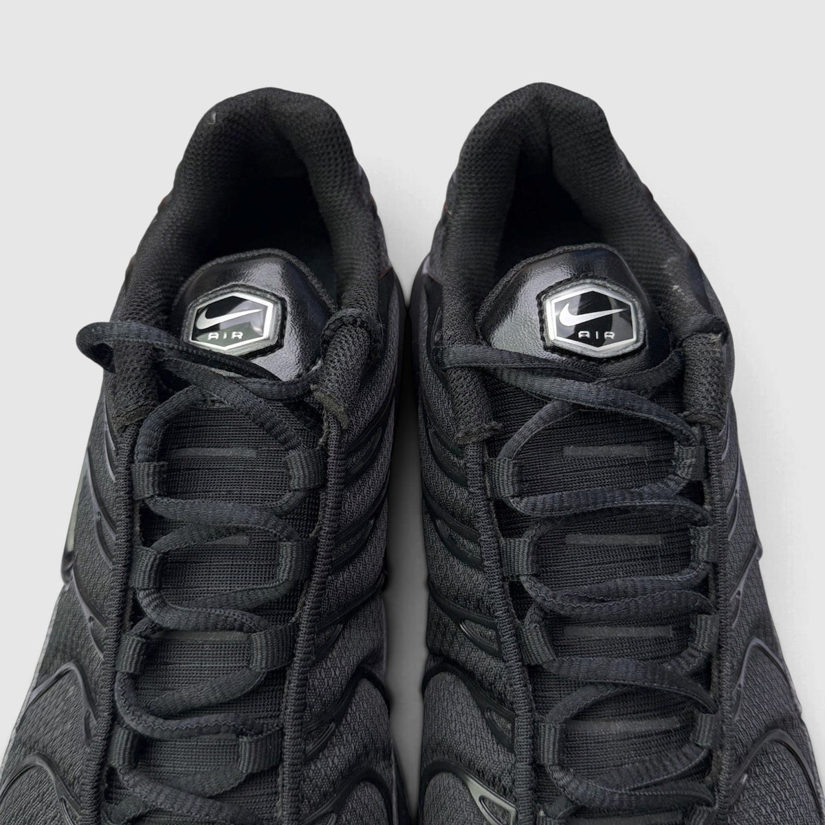 Nike Air Max Plus Triple Black, buty sportowe męskie w bardzo dobrym stanie rozmiar 43, detal