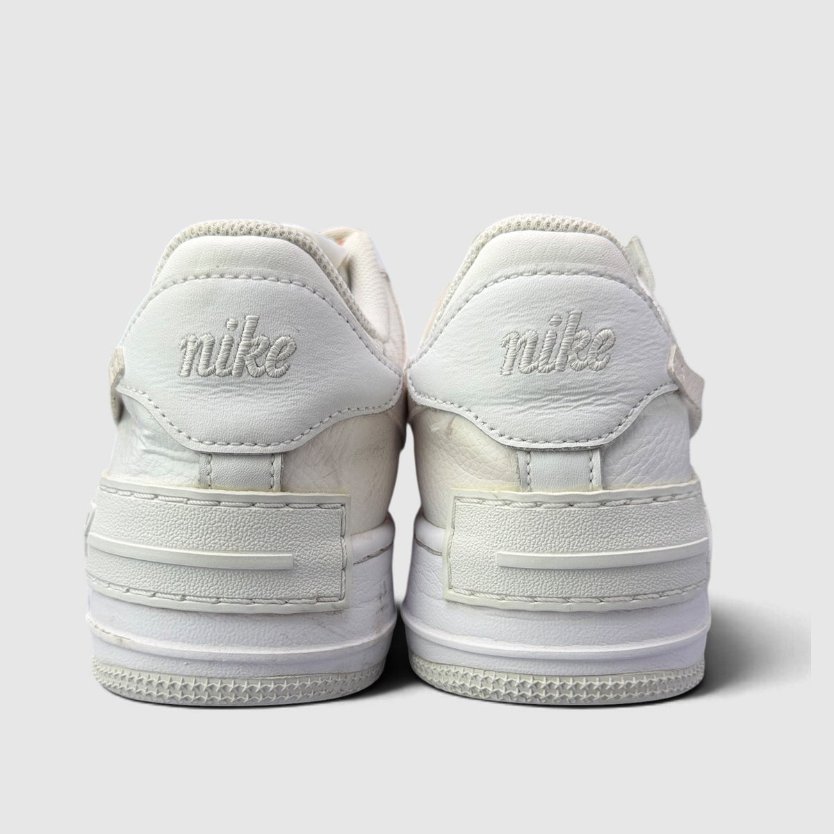 Nike Air Force 1 Low Shadow Triple White, buty sportowe męskie w bardzo dobrym stanie rozmiar 42, widok z tyłu