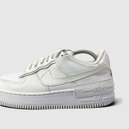 Nike Air Force 1 Low Shadow Triple White, buty sportowe męskie w bardzo dobrym stanie rozmiar 42, boczny profil, lewa strona