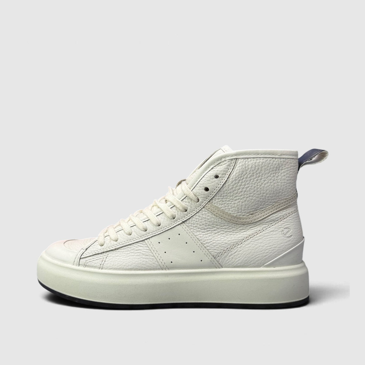 ECCO High Leather Sneakers, buty sportowe damskie w bardzo dobrym stanie rozmiar 38, boczny profil, lewa strona