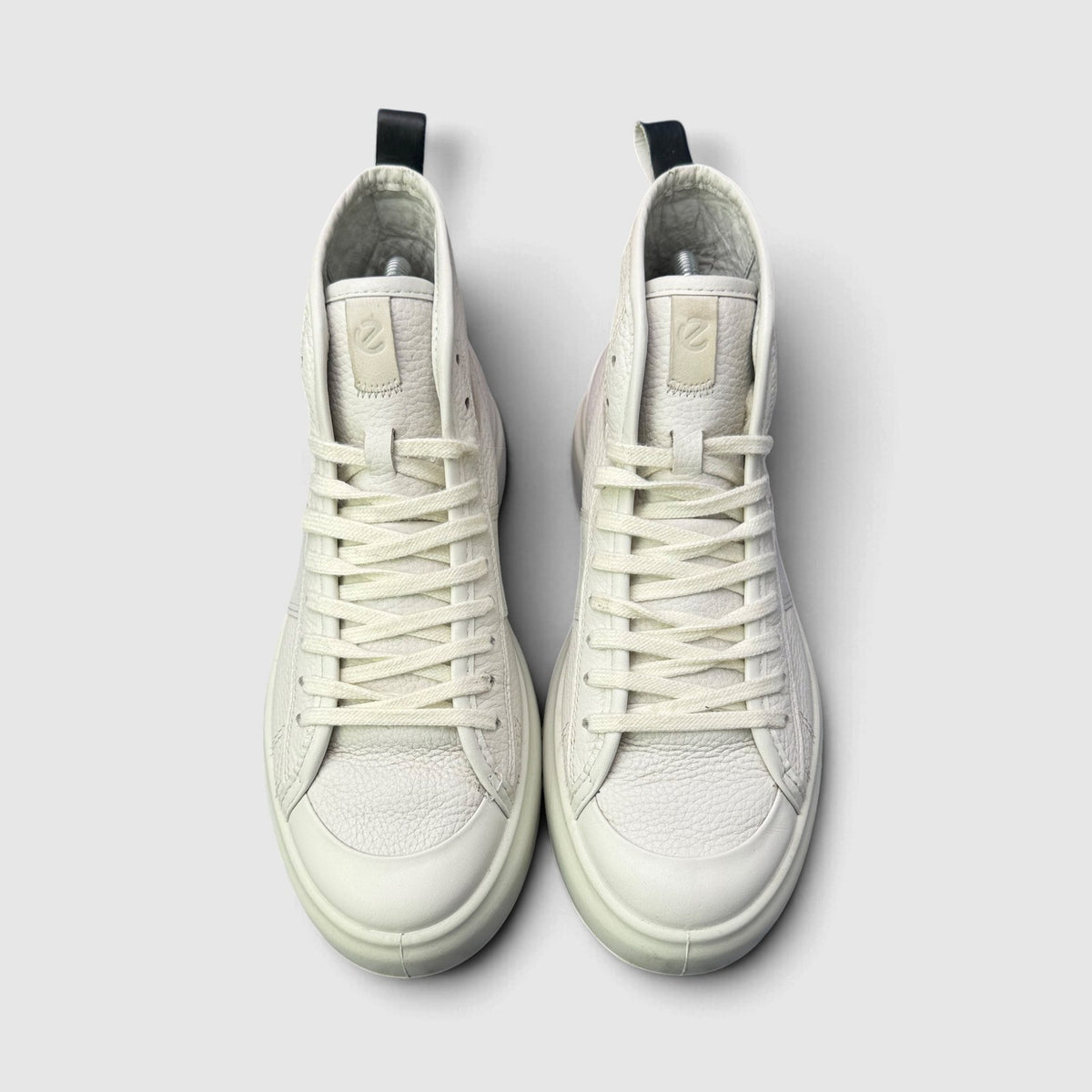 ECCO High Leather Sneakers, buty sportowe damskie w bardzo dobrym stanie rozmiar 38, widok z przodu