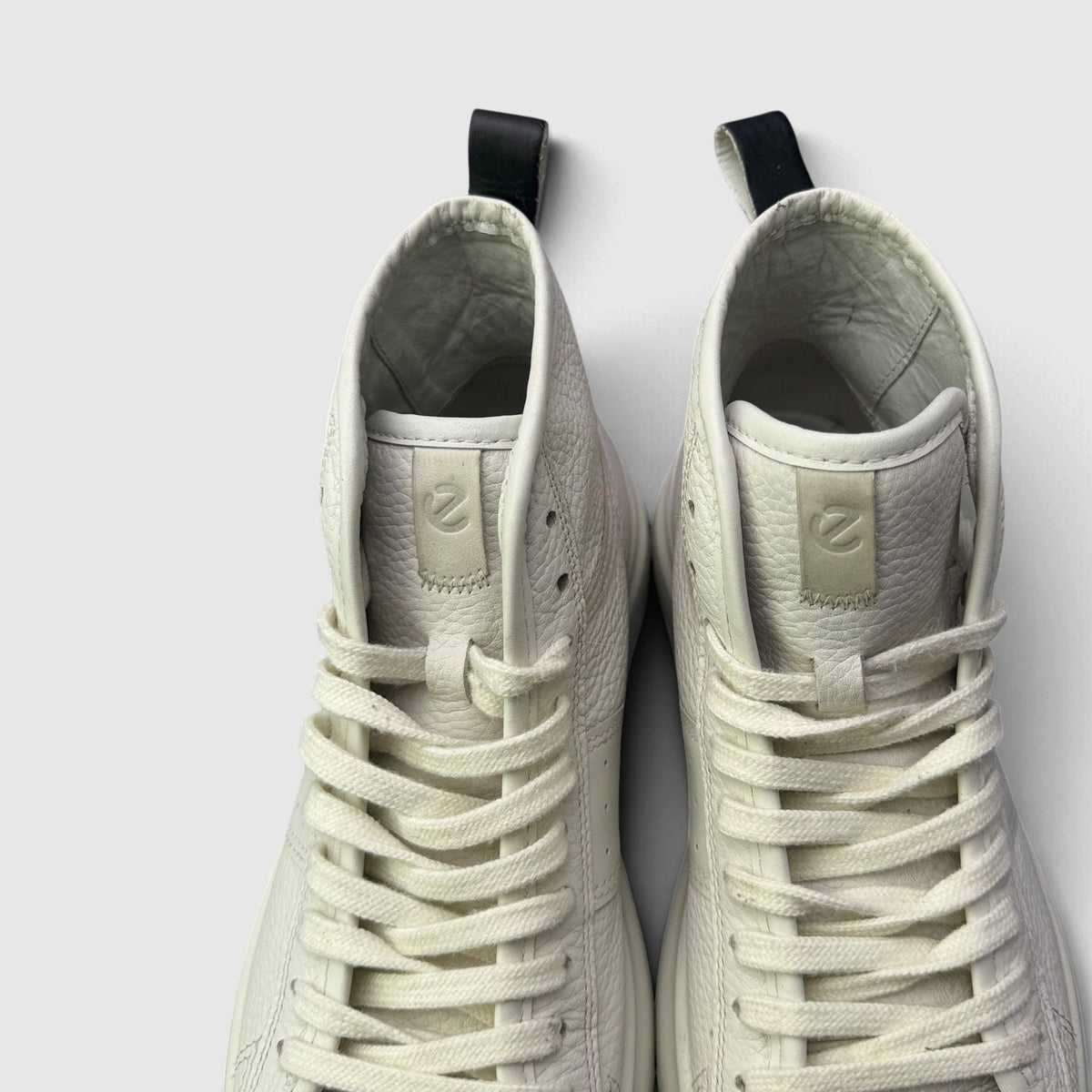 ECCO High Leather Sneakers, buty sportowe damskie w bardzo dobrym stanie rozmiar 38, język buta