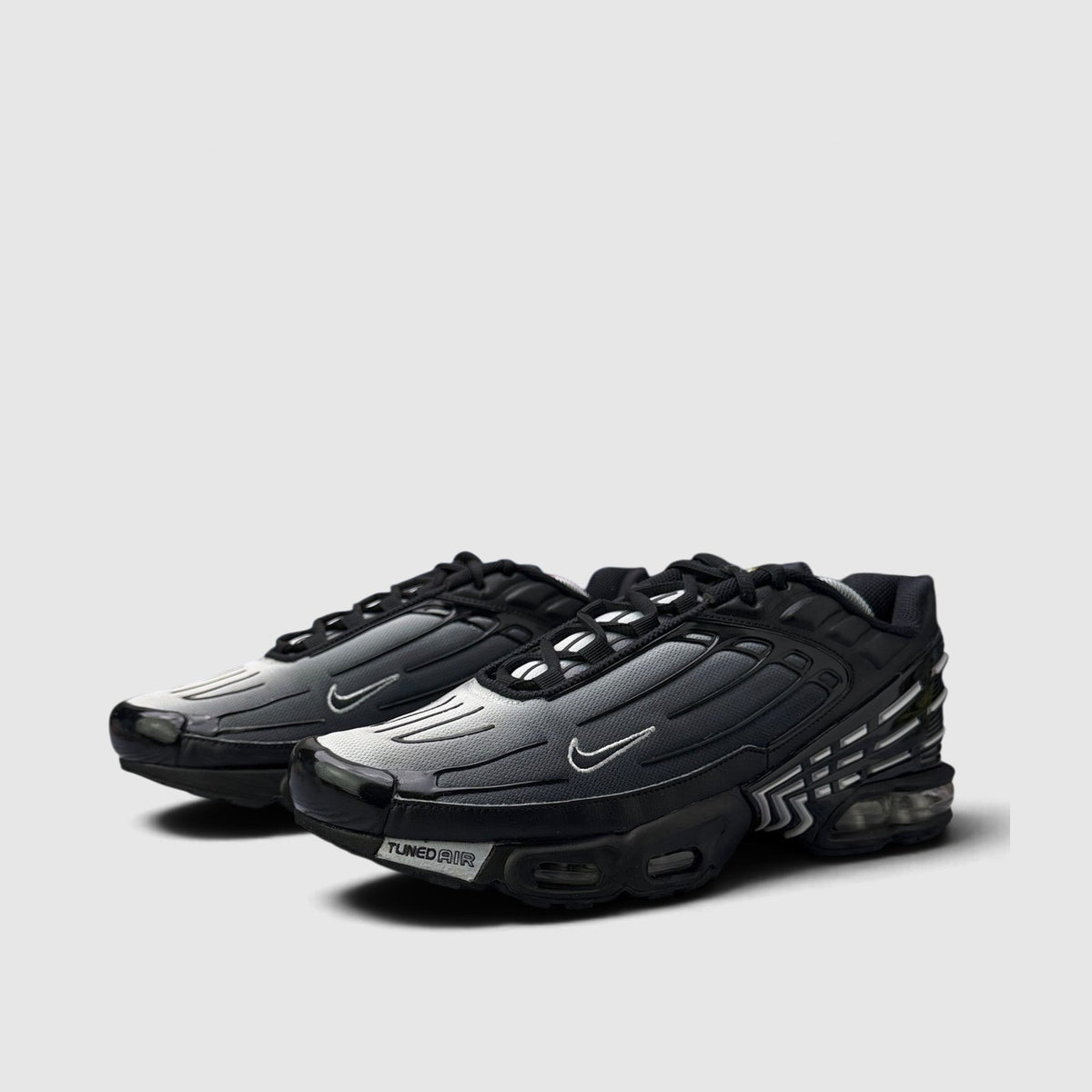 Nike Air Max Plus 3 Black White, buty sportowe męskie w bardzo dobrym stanie rozmiar 44, para butów