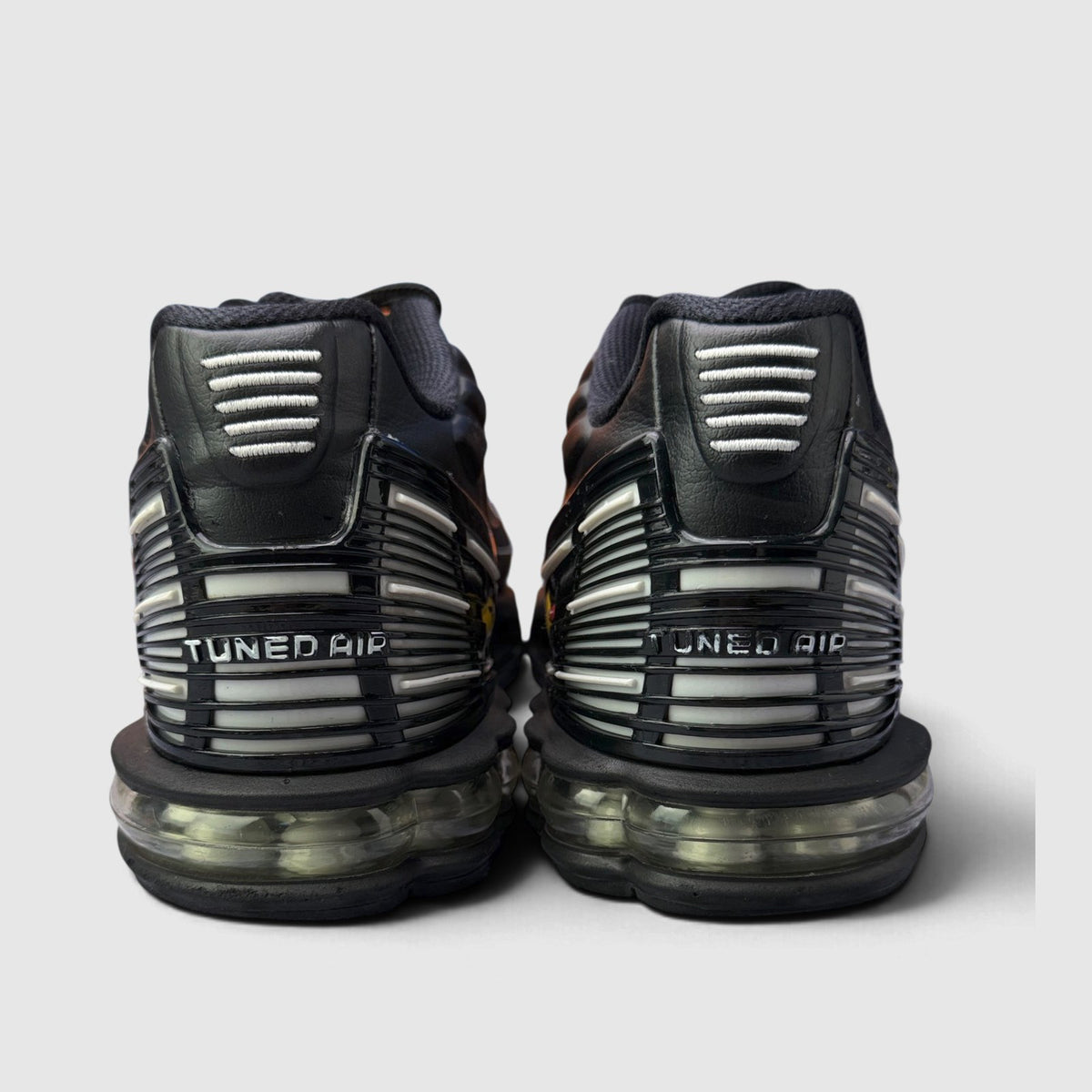 Nike Air Max Plus 3 Black White, buty sportowe męskie w bardzo dobrym stanie rozmiar 44, widok z tyłu