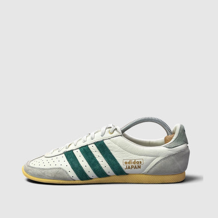 Adidas Japan, buty sportowe męskie w bardzo dobrym stanie rozmiar 42 2/3, boczny profil, lewa strona