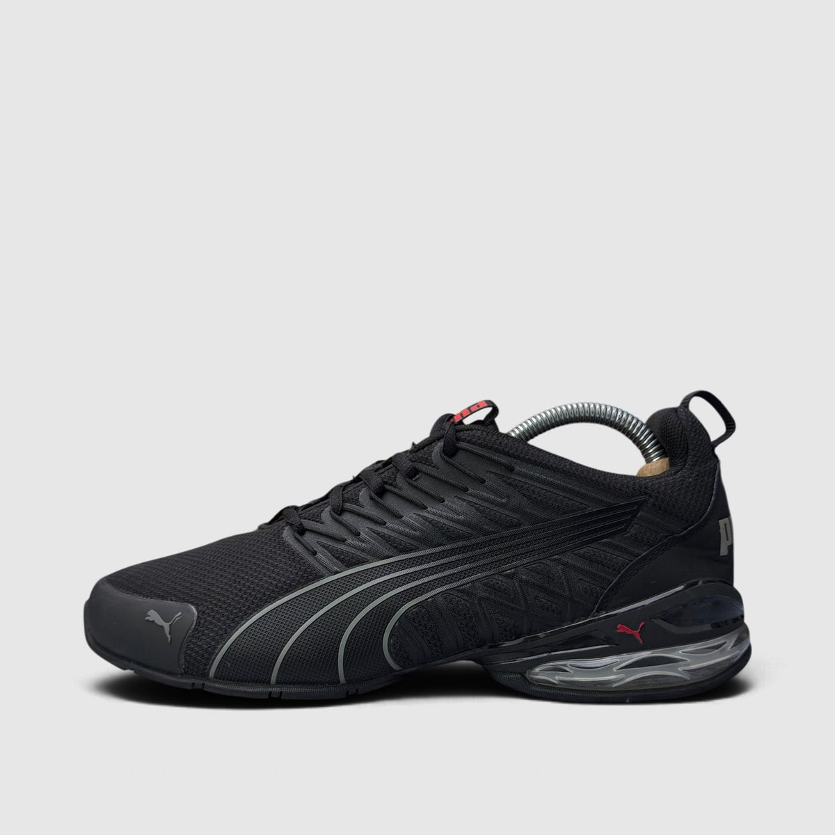 Puma Voltaic Evo Black, buty sportowe męskie w bardzo dobrym stanie rozmiar 42, boczny profil, lewa strona