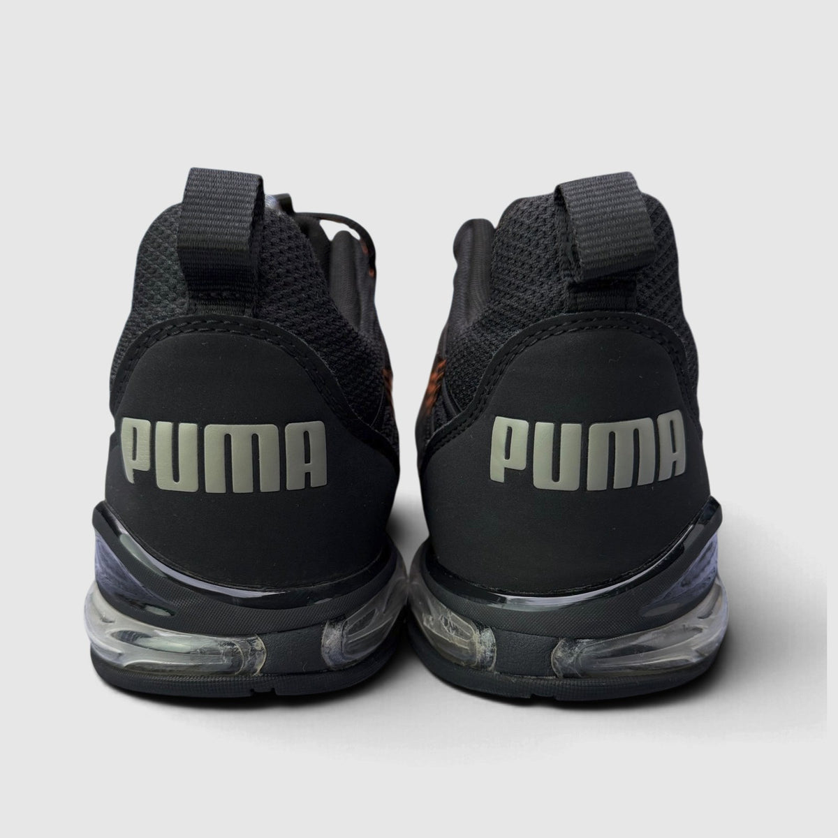 Puma Voltaic Evo Black, buty sportowe męskie w bardzo dobrym stanie rozmiar 42, widok z tyłu
