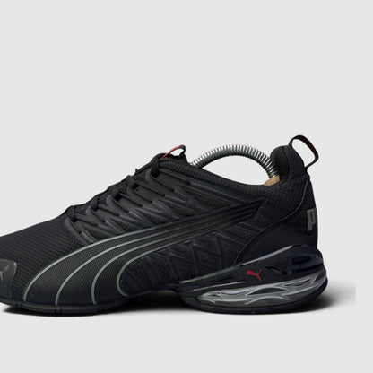 Puma Voltaic Evo Black, buty sportowe męskie w bardzo dobrym stanie rozmiar 42, boczny profil, lewa strona