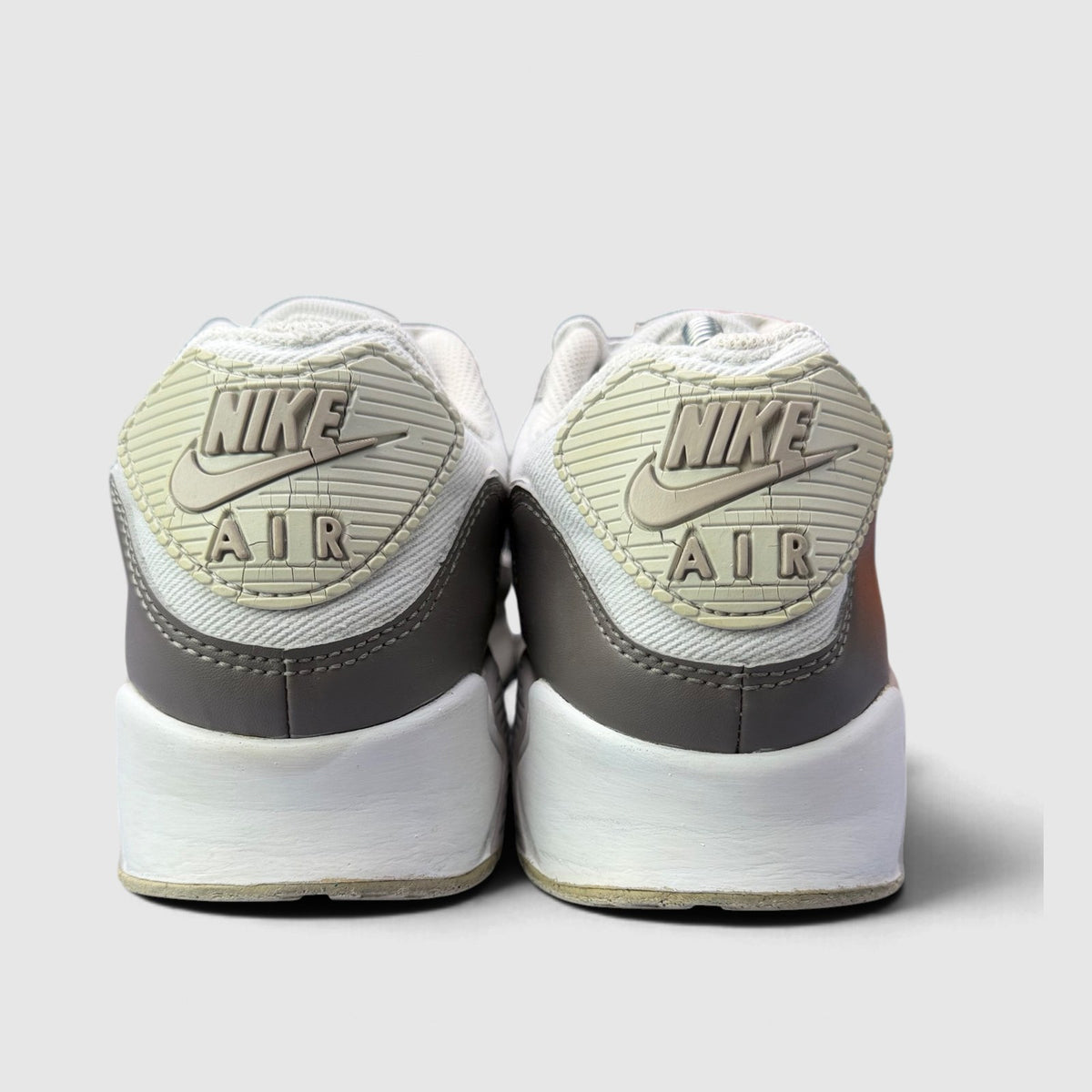 Nike Air Max 90 Photon Dust, buty sportowe męskie w bardzo dobrym stanie rozmiar 44.5, widok z tyłu