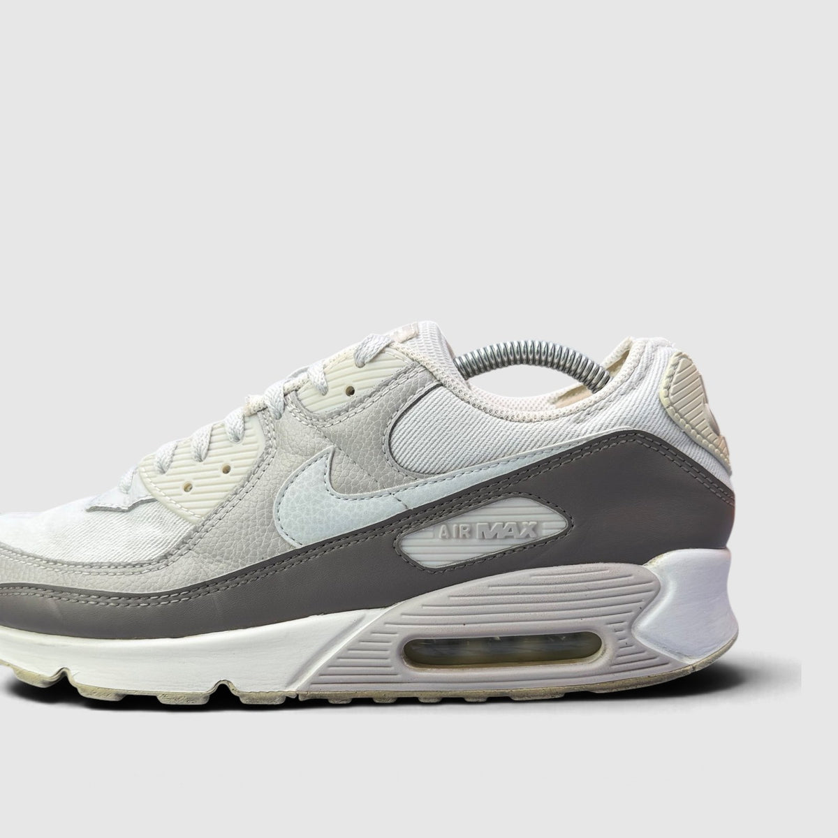 Nike Air Max 90 Photon Dust, buty sportowe męskie w bardzo dobrym stanie rozmiar 44.5, boczny profil, lewa strona