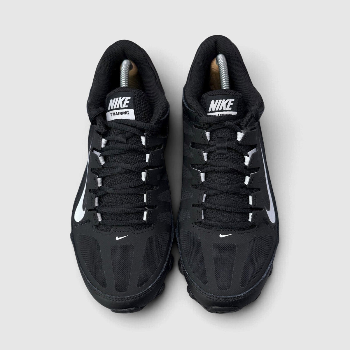 Nike Reax 8 TR Black White, buty sportowe męskie w bardzo dobrym stanie rozmiar 43, widok z góry
