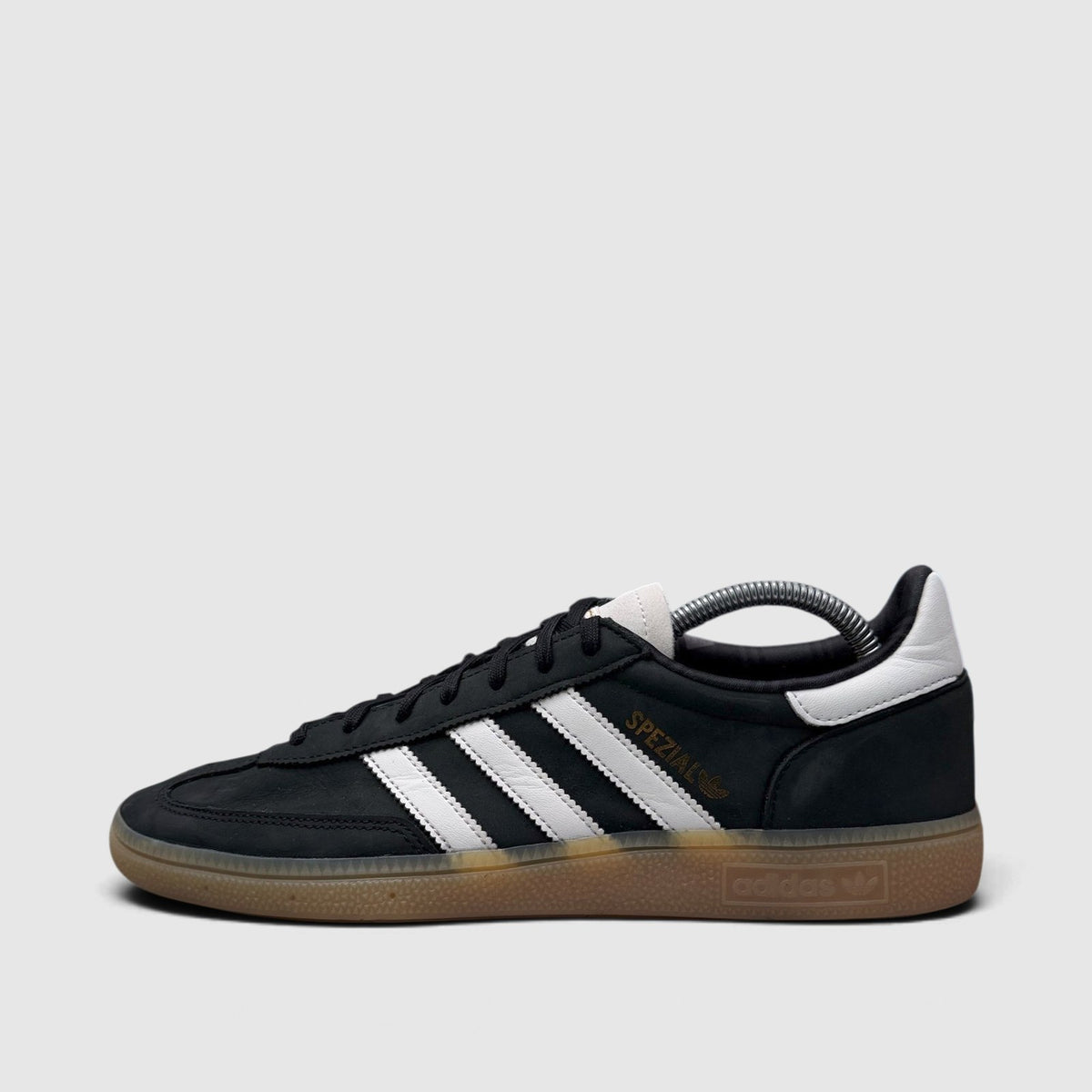 Adidas Handball Spezial, buty sportowe męskie w bardzo dobrym stanie rozmiar 43 1/3, boczny profil, lewa strona
