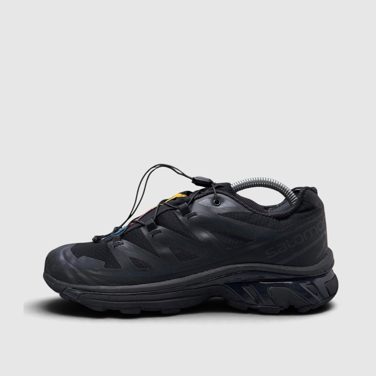 Salomon XT-6 Triple Black, buty sportowe męskie w bardzo dobrym stanie rozmiar 42, boczny profil, lewa strona