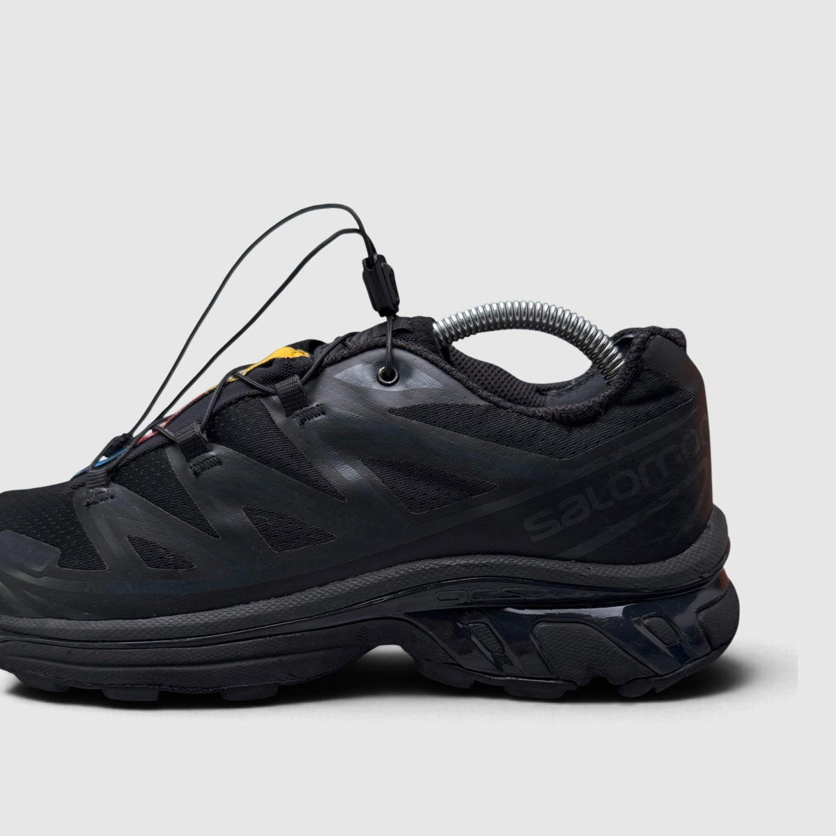 Salomon XT-6 Triple Black, buty sportowe męskie w bardzo dobrym stanie rozmiar 42, boczny profil, lewa strona