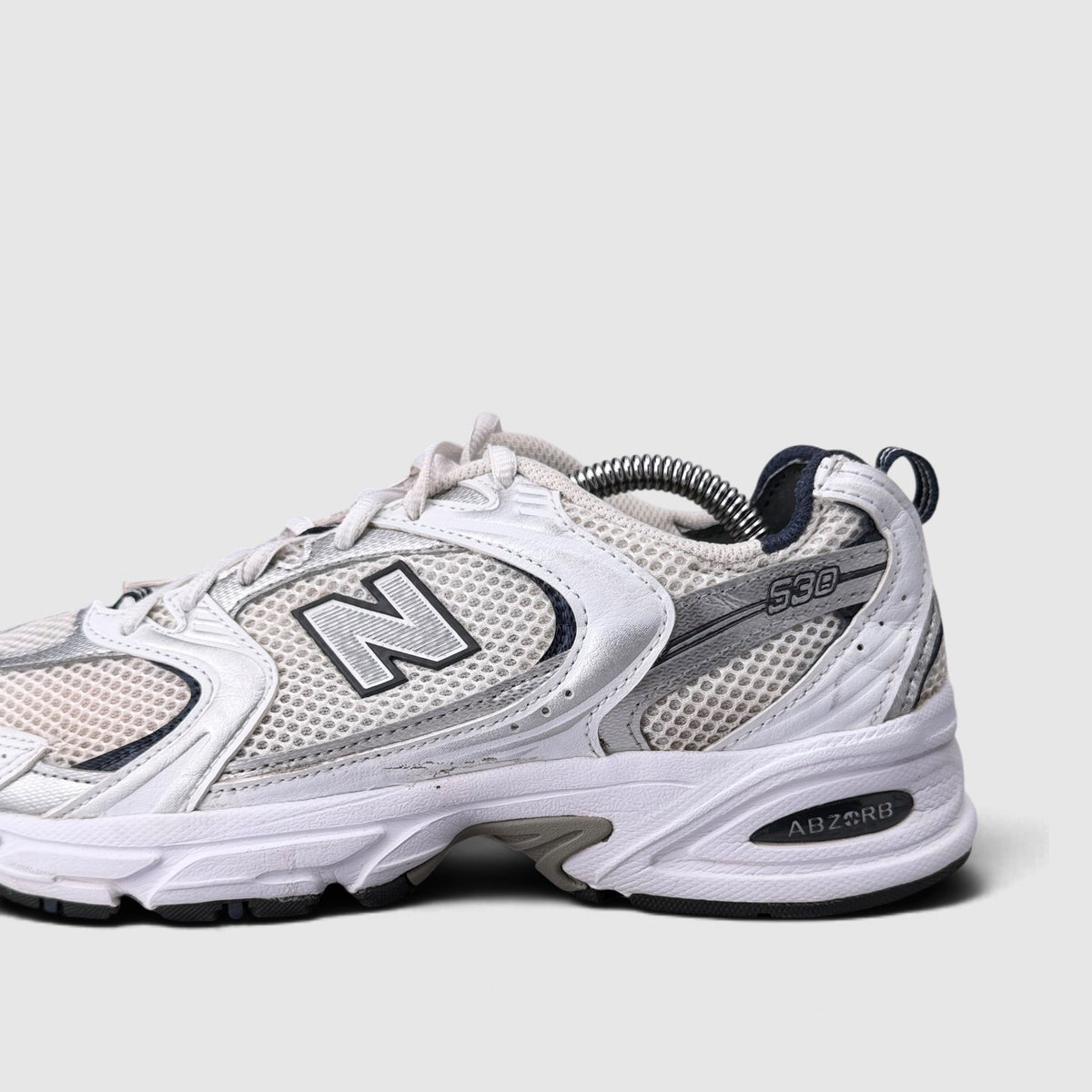 New Balance 530, buty sportowe damskie w bardzo dobrym stanie rozmiar 39.5, boczny profil, lewa strona
